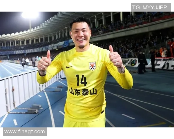 探索足球界的传奇球员谁曾在赛场上骄傲穿着24号球衣