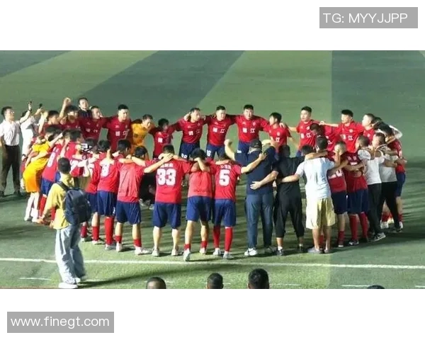 街头足球盛宴足球明星与市民共舞的激情时刻